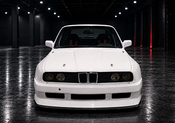 GOwide BMW E30 front view